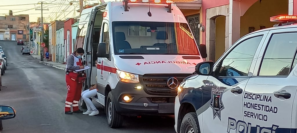 Situación. Un motociclista atropelló a dos mujeres por evitar chocar con una camioneta.