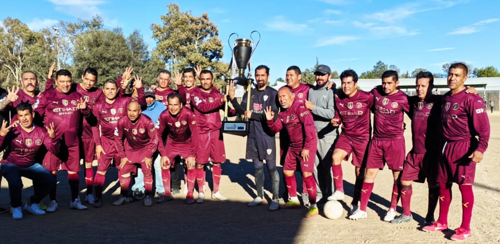 Título. Taller Muro se coronó por sexta ocasión en la Liga de Veteranos Durango, donde ha marcado una hegemonía.