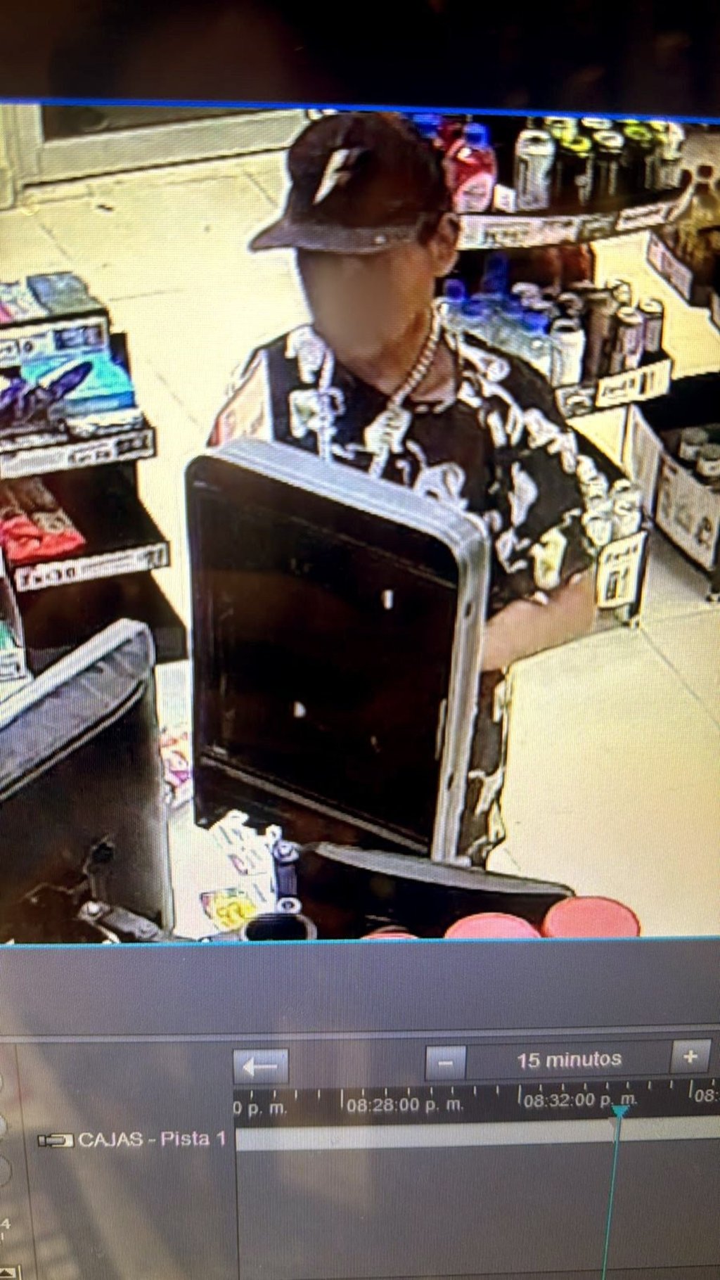 Detalles. Tras el reporte del área de seguridad de la cadena comercial, se notificó la sustracción de dinero en efectivo y equipo de trabajo.