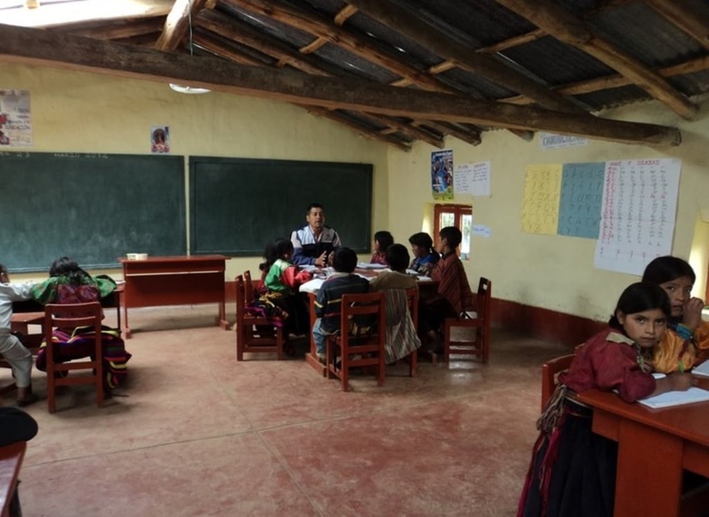 Multigrado. Estas escuelas son aquellas donde por lo general solo existe uno o cuando mucho dos salones y ahí el maestro les da clases a los alumnos de diferentes grados.