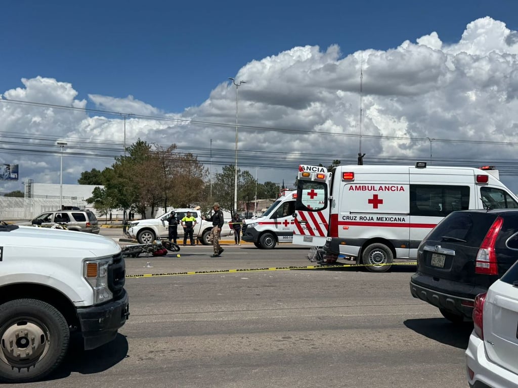 Motociclista fallece tras ser embestido por un Camaro, en salida a Parral