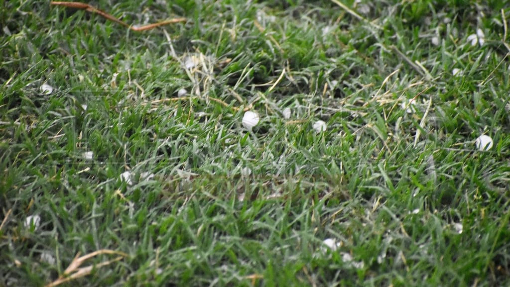 Reportan granizo, en pleno julio, en ciertas partes de la ciudad de Durango | FOTOS