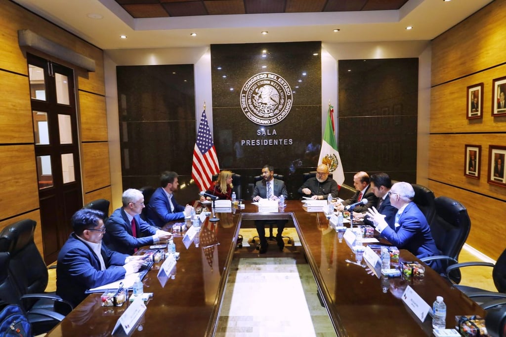 Encuentro. Coordinadores parlamentarios, encabezados por el Presidente de la Jugocopo, se reunieron en el Congreso del Estado con el personal del Consulado de Estados Unidos en Monterrey.