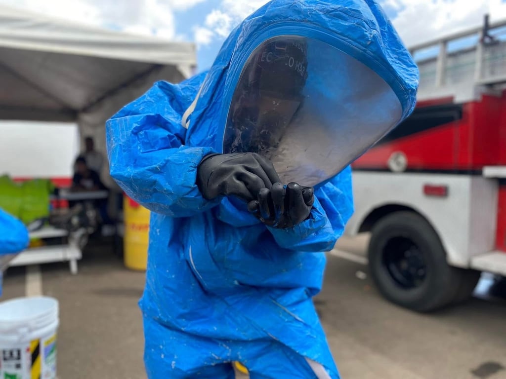 Equipamiento. Se requiere un traje especial para evitar riesgo a los elementos.