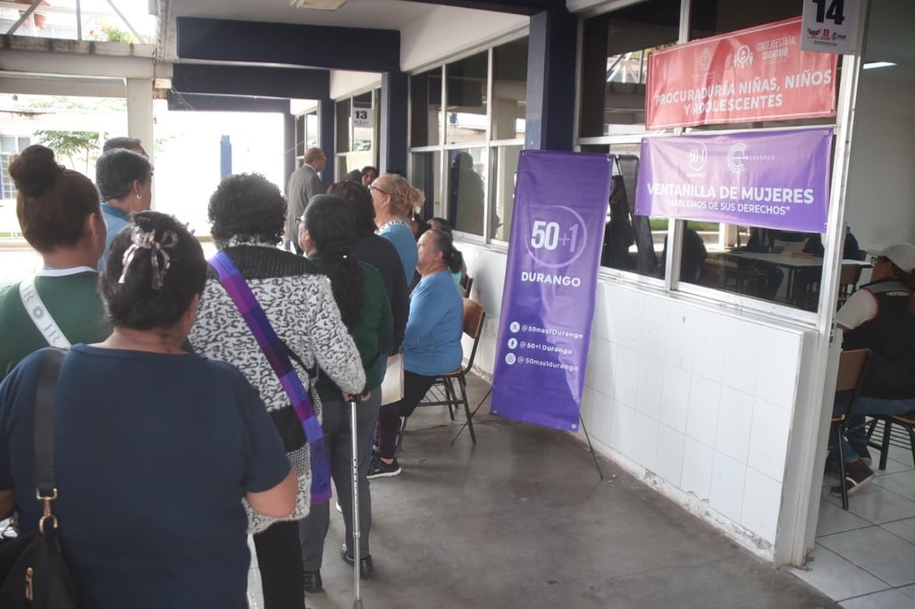 Cercanía. Diversos organismos participan para orientar y, en algunos casos, ahí mismo concretar los trámites.
