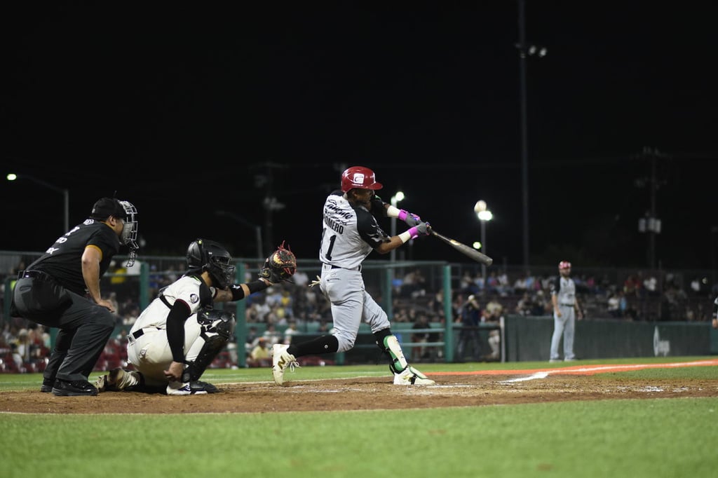 Hazaña. De manera inesperada y sin complicaciones, la novena duranguense humilló sin problemas al segundo de la tabla.