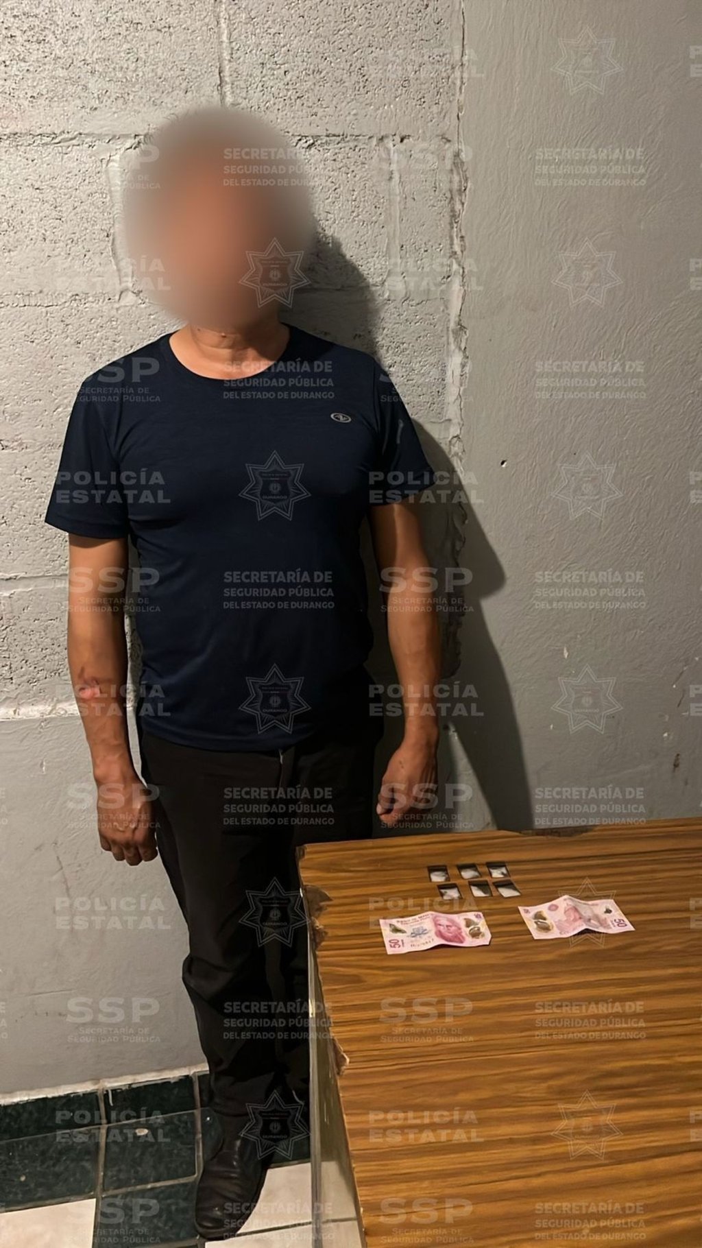 Policías estatales aseguraron a tres hombres con 'cristal' en Lerdo, presuntamente para fines de venta.