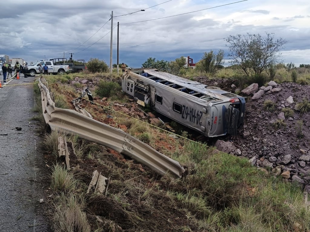 Hecho. Una niña de cuatro años murió y dos mujeres duranguenses lesionadas dejó el accidente carretero de un autobús.
