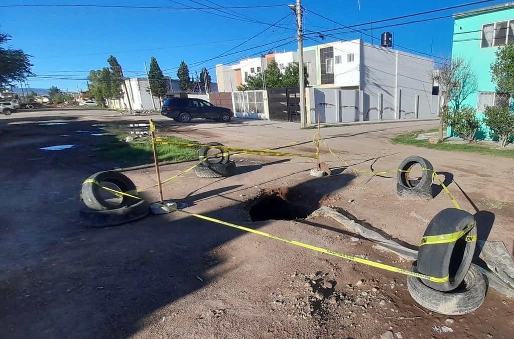 Sorprendió. Los vecinos de la colonia se sorprendieron porque de inicio no se pensó que estuviera tan profundo hasta que se quedó atorado el camión de basura.