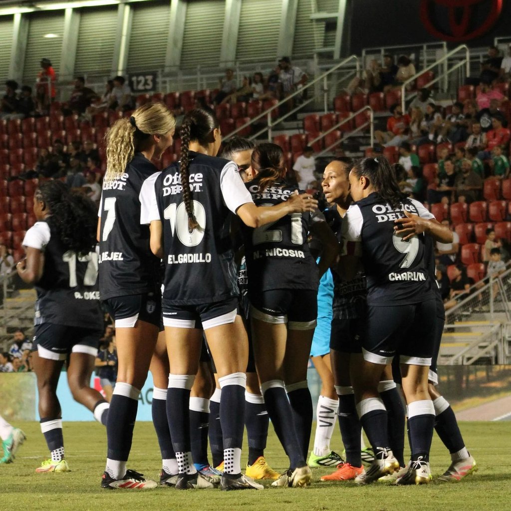 Heroína. La segunda parte empezó con varias faltas de uno y otro lado. Pachuca volvió a tomar dominio y en el minuto 53 tomó ventaja con el gol de Nicosia, quien entró al área, se libró de sus marcadoras y anotó con un remate de pierna zurda.