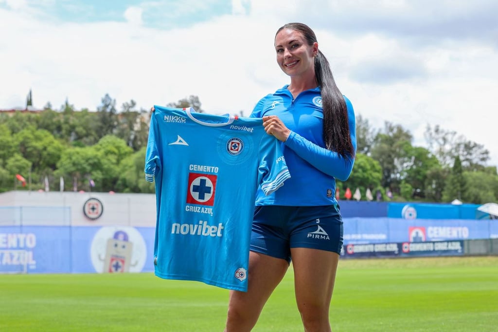 Histórico. Oriunda de Cambridge, Inglaterra, la nueva elemento del Cruz Azul es la primera futbolísta británica en vestir la casaca celeste.