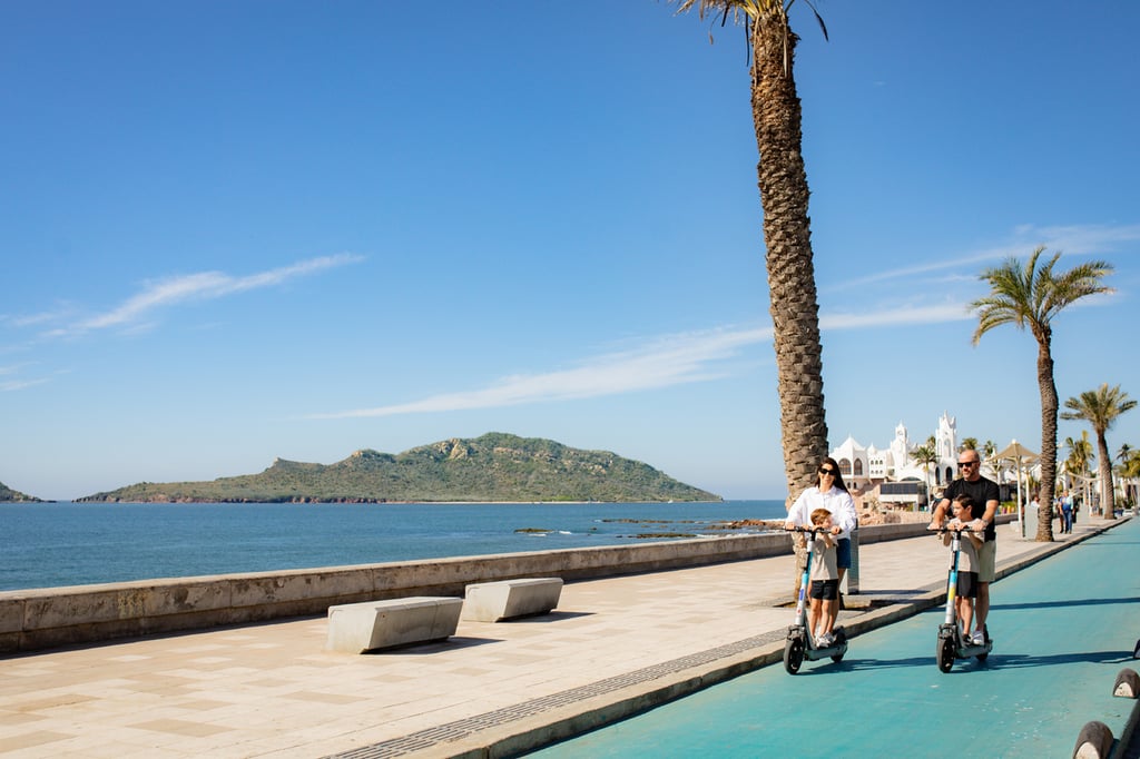 Verano. Las vacaciones, para muchos duranguenses, no son tales si no se acude a Mazatlán y, de acuerdo con las autoridades tanto de Sinaloa como de Durango, la carretera está más que segura con vigilancia permanente del Ejército Mexicano y de la Guardia Nacional que garantizan un traslado seguro.