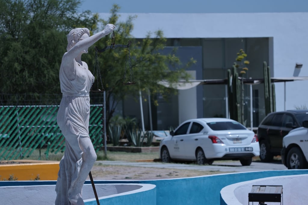 Hecho. Tomaba en la casa de su amigo, decidió quedarse ahí, pero cayó de tres metros y murió más tarde.