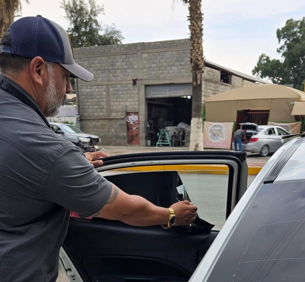 Objetivo. El propósito de prohibir el polarizado en vehículos del transporte público es que haya una total visibilidad del interior, para evitar conductas indebidas.