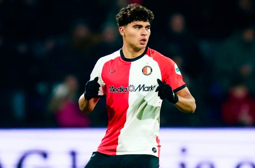 Fuerza. Robin Van Persie, entrenador del conjunto de Rotterdam, destacó las cualidades del joven futbolista coterráneo.