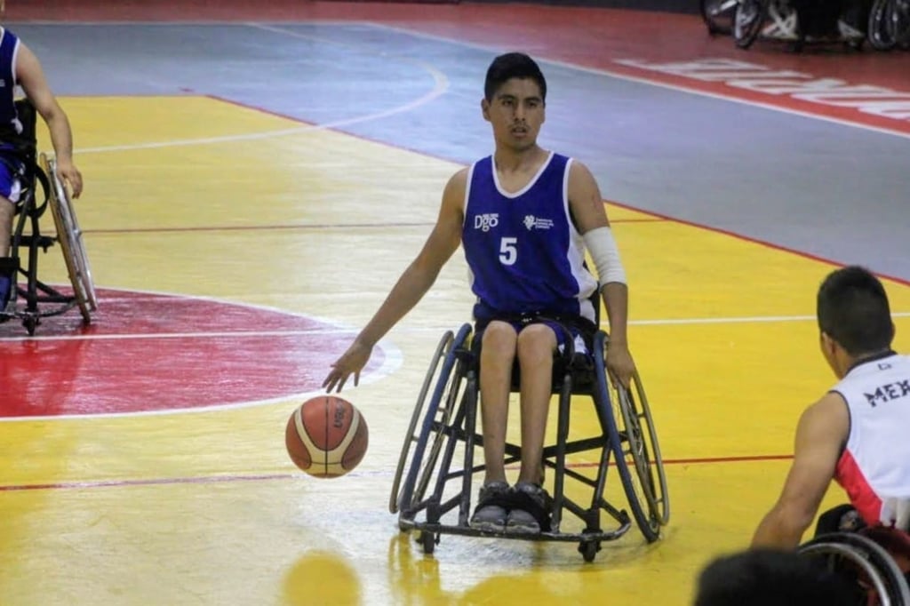 Nueva modalidad. Tras su rehabilitación, se integró a un equipo de basquet en silla de ruedas.