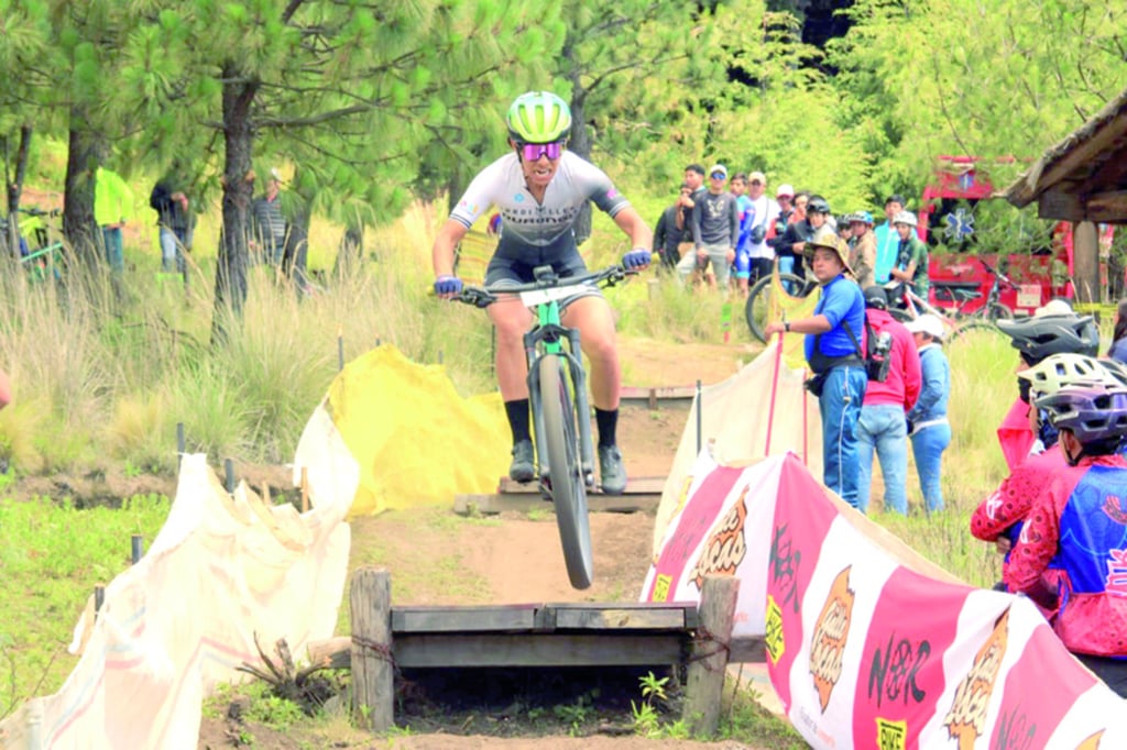 Retos. La ciclista duranguense ha destacado en el pasado por su talento y destreza; esta vez, no fue la excepción.