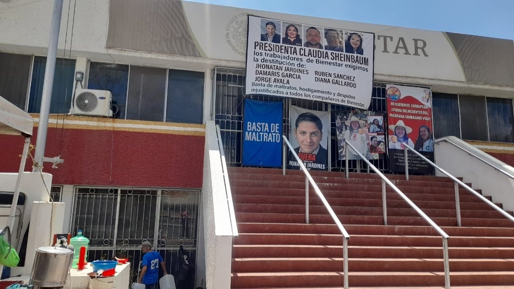 Manifestación. En el lugar permanecían extrabajadores inconformes por despidos injustificados y malos tratos.