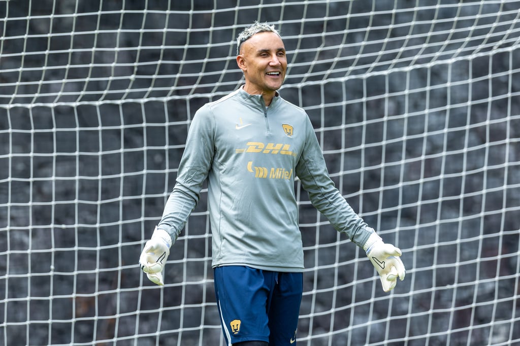 Inspirado. Apenas fue presentado con el conjunto universitario, el arquero tico se incorporó a los entrenamientos.