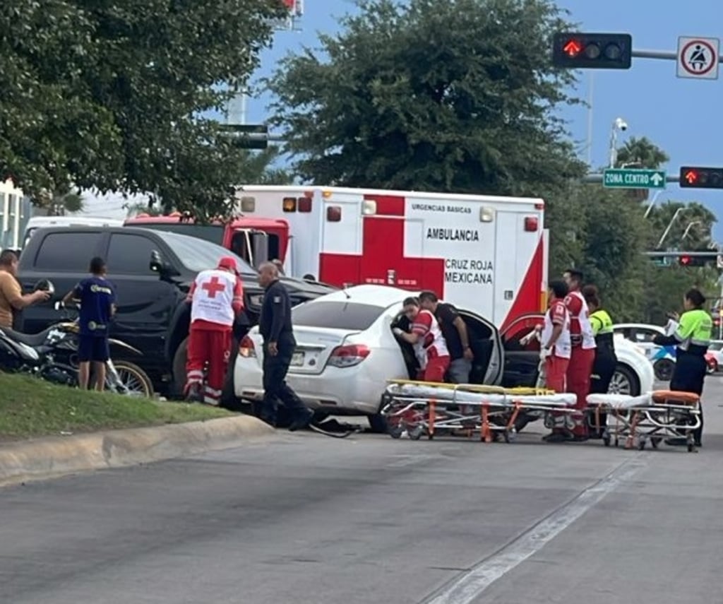 Situación. En información extraoficial, el presunto conductor de una camioneta que impactó un vehículo Uber, en donde murió el chofer, se entregó a las autoridades.