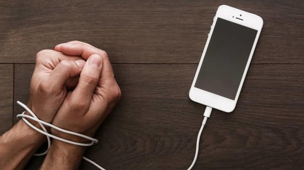 Adicción. Se generan satisfactores inmediatos a través de una pantalla, por lo que se debe hacer un análisis del uso que se le está dando a las herramientas digitales. 