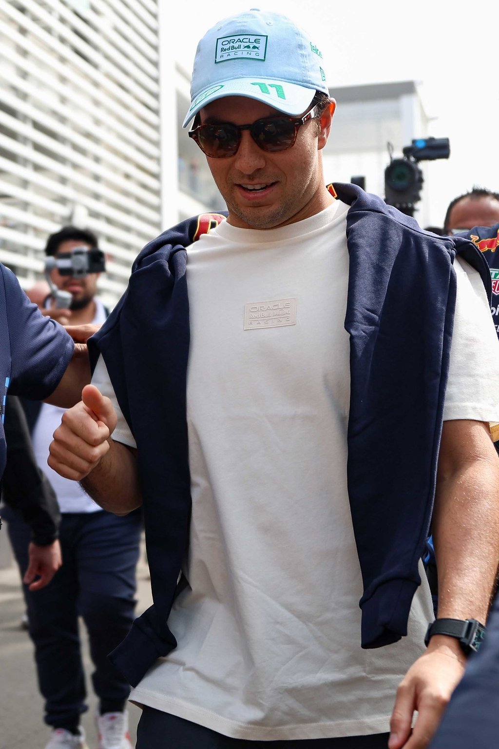 Duda. 'Checo' no tiene seguro el volante de Cadillac.