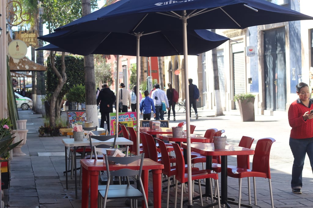 Afluencia. Aunque se observa la presencia de turistas, no todos los establecimientos se ven favorecidos ya que casi siempre son restaurantes específicos los que tienen la preferencia.
