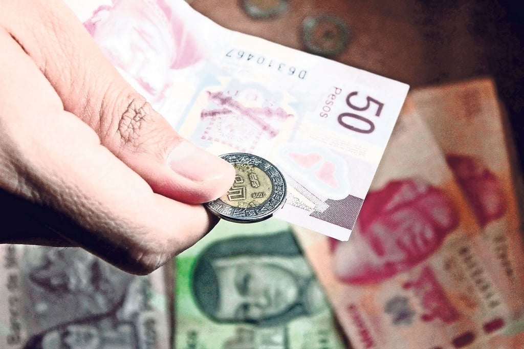 El peso tiene su peor caída desde abril