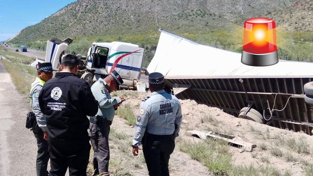 Vuelca tráiler cargado con cartón en la autopista Durango-Gómez Palacio
