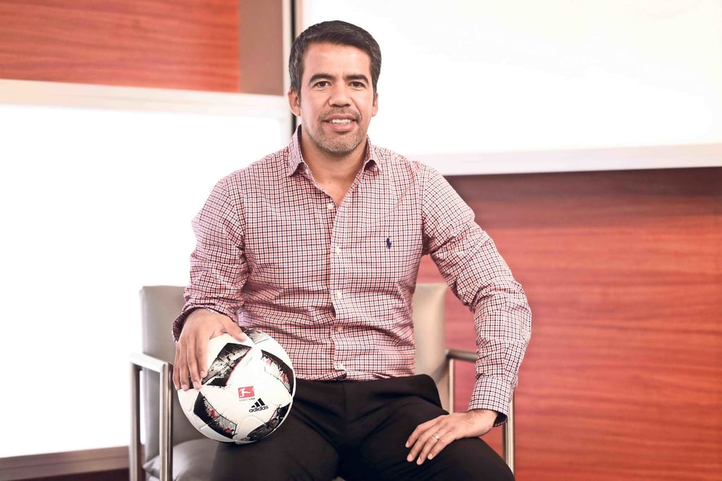 Europeo. Después de su participación en el Mundial Alemania 2006, el mediocampista mexicano fue fichado por el Stuttgart, donde se convirtió en un referente.