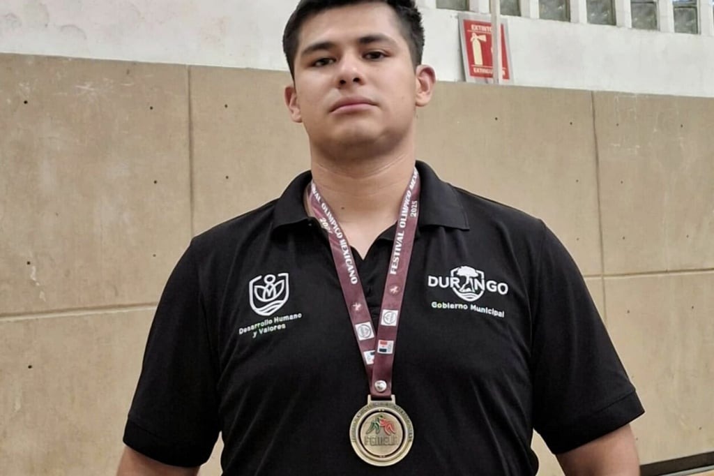 Luchadores duranguenses se foguean en CDMX