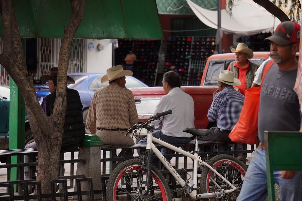 Identidad. Los diversos corridos y canciones de regional mexicano son interpretadas a diario.