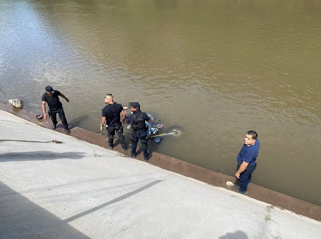 Accidente. Un minero conducía su moto en Tayoltita, perdió el control y cayó al río, en donde murió instantáneamente.