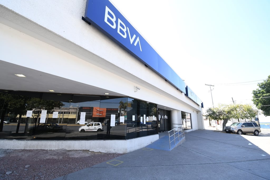 Bajan las ganancias de los 52 bancos en México