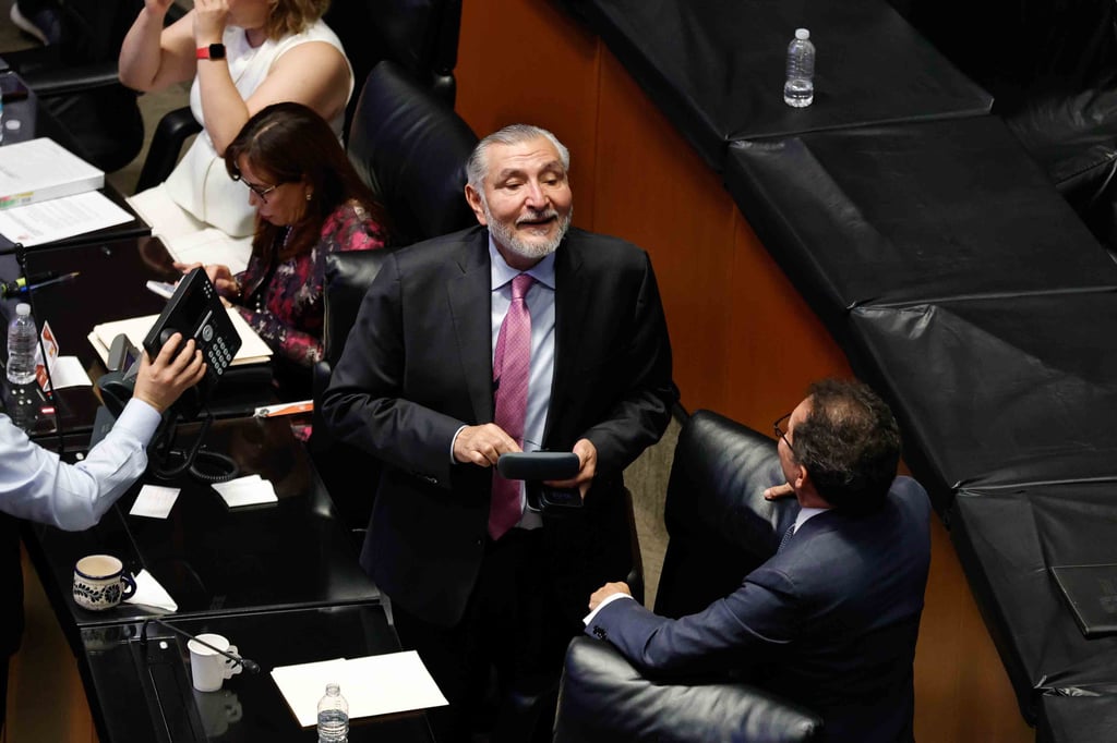 Demanda oposición renuncia de Adán Augusto López