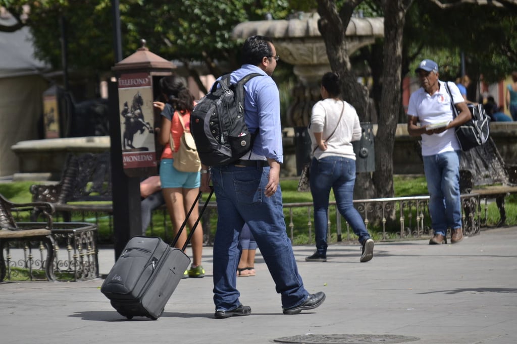 Viajeros. Es necesario asegurarse de que los paquetes vacacionales son reales y llamar al hotel.