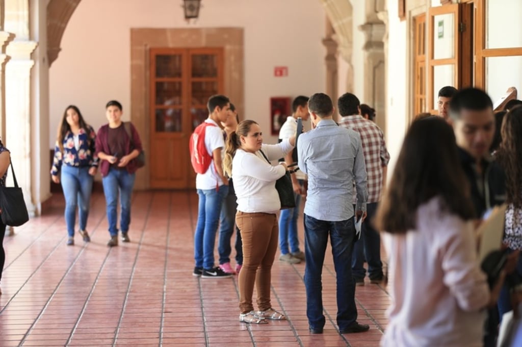 Comportamiento. Siguen registrándose algunas carreras con menos inscripciones o menos alumnos que las buscan, como son Filosofía e Historia y la de Matemáticas.