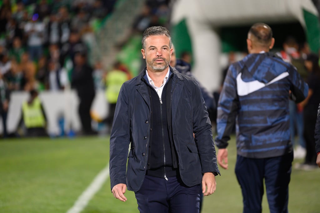 Presentación. Rafa Puente fue presentado por Club de Cuervos, de la Kings League.