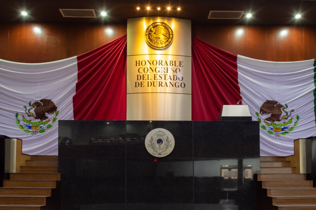 Ratifica Congreso de Durango a nueva Contralora