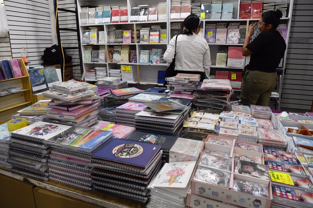 Quejas. Los padres de familia deben comparar precios y durabilidad antes de comprar, señala la Profeco.