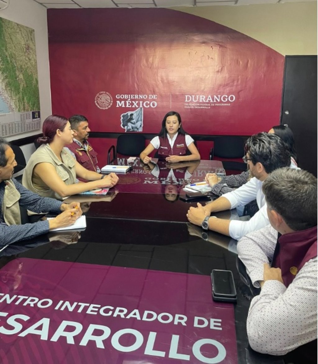 Reunión. La encargada de la Delegación ya se reunió con su gente para mantener y continuar el trabajo que se realiza.