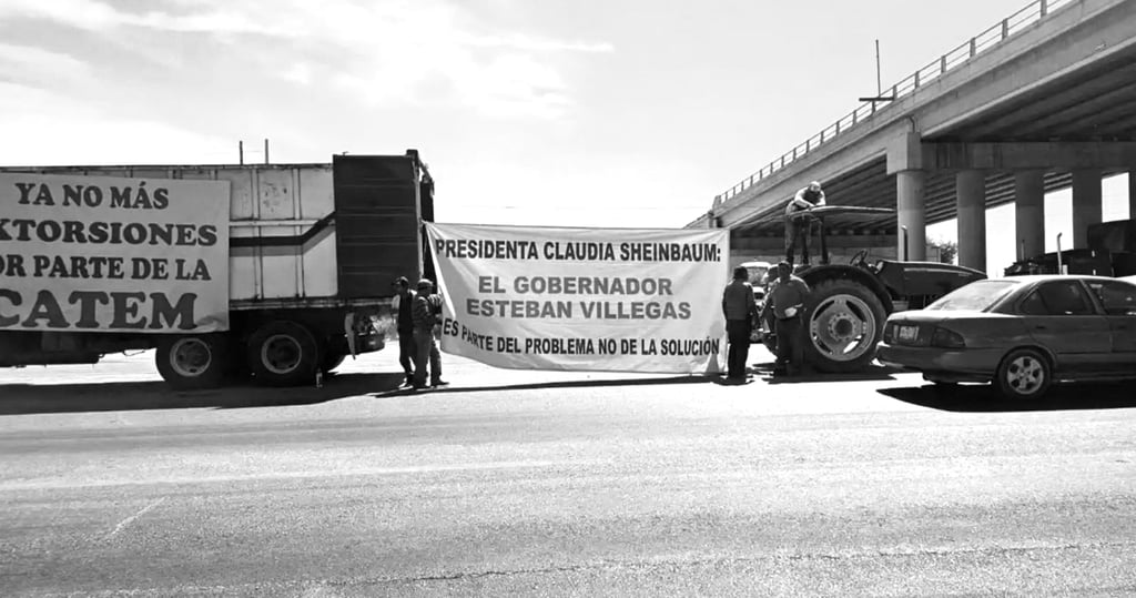 Antecedente. Hace unas semanas, manifestantes se colocaron en la salida de Gómez Palacio, donde instalaron pancartas en las que se leían mensajes como 'Presidenta, el gobernador Esteban Villegas es parte del problema, no es la solución'.