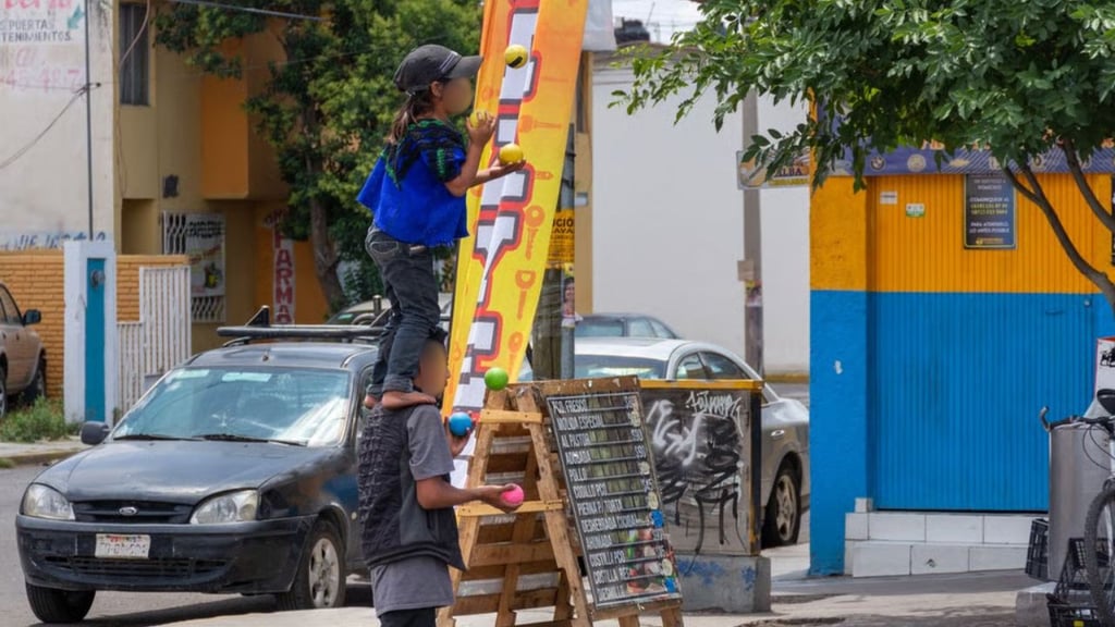 Incidencia. A pesar de los llamados a padres de familia, se siguen presentando casos de trabajo infantil en vía pública.