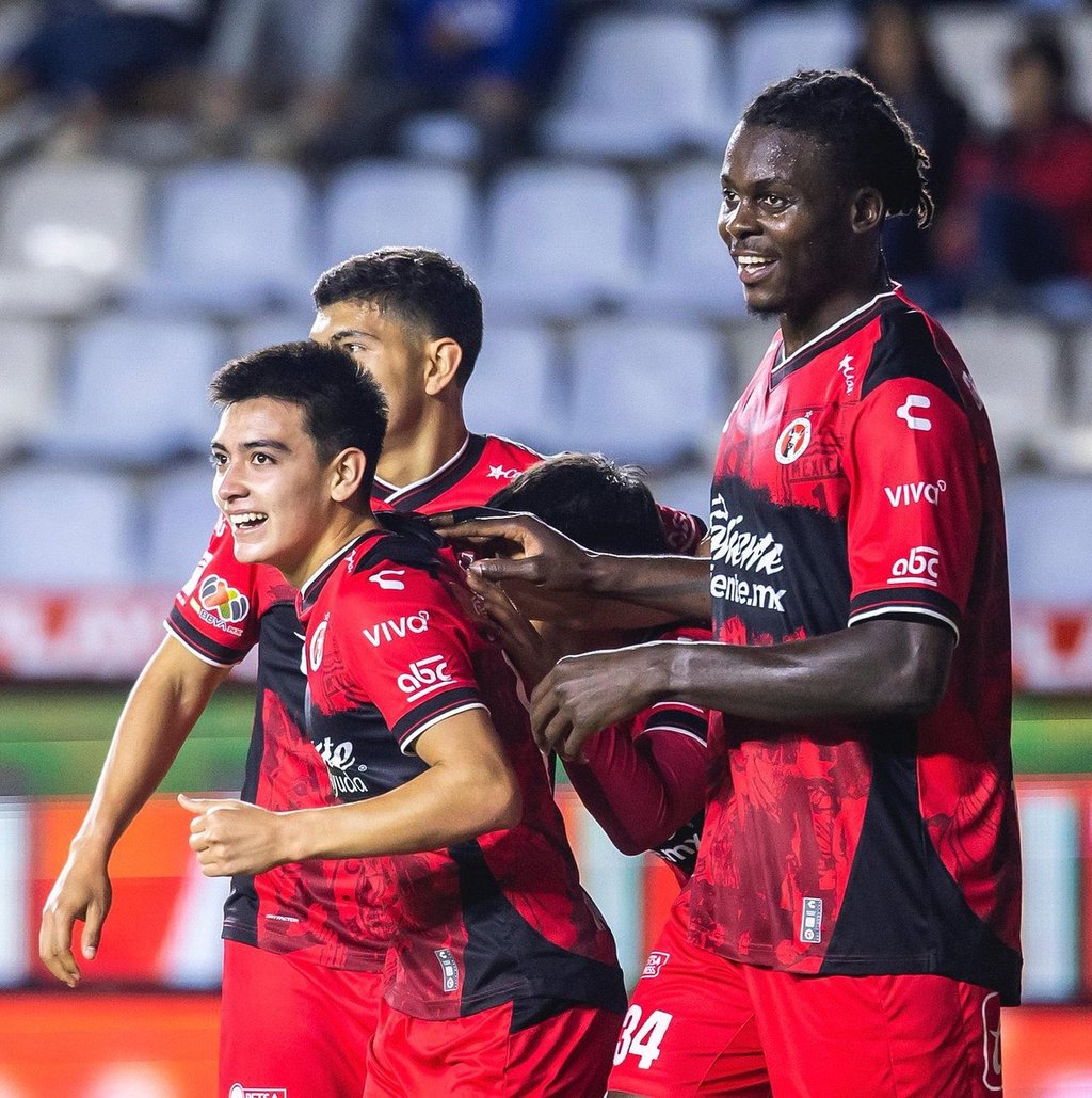 Dato. Gilberto Mora lleva cinco goles producidos en los últimos ocho partidos disputados. Ayer volvió a marcar diferencia para los Xolos de Tijuana, abriendo el marcador en el empate ante Chivas.