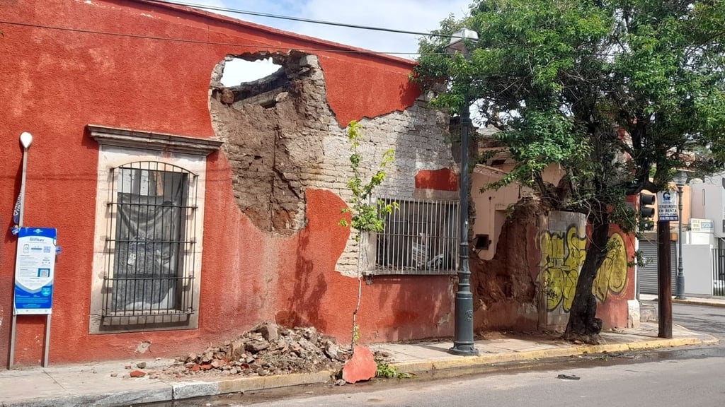 Derrumbe. Un inmueble particular no resistió la lluvia del fin de semana.