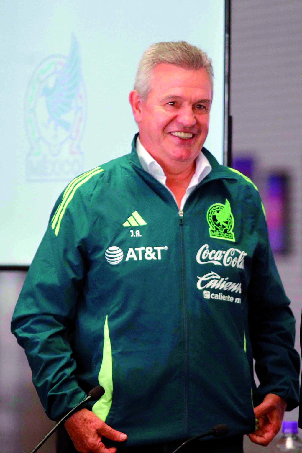 El seleccionador mexicano, Javier Aguirre, inicia un microcico con el talento joven local.