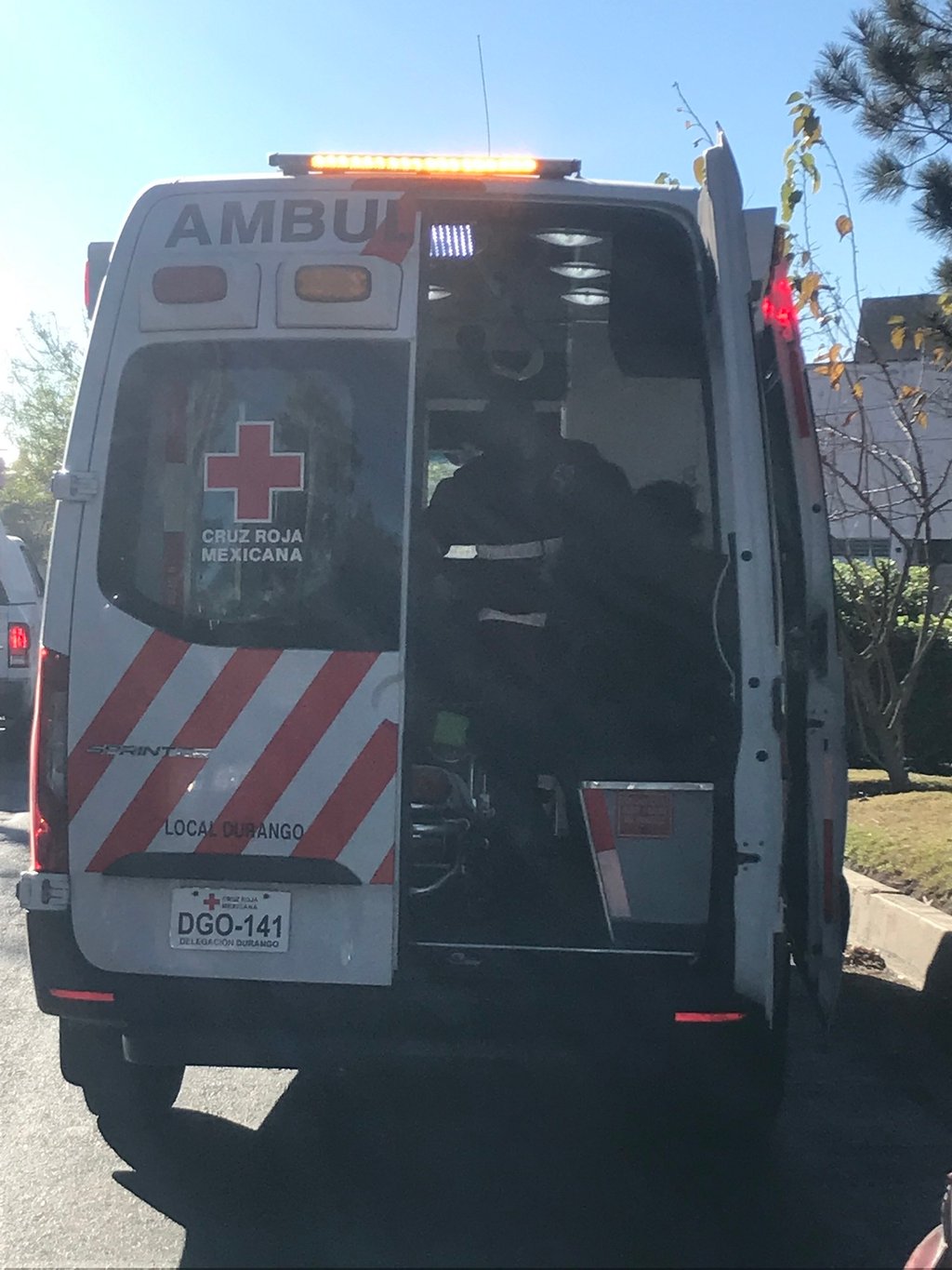 Accidente. Una mujer fue atropellada mientras repartía volantes en bulevar Felipe Pescador, en una campaña del Instituto de la Mujer.