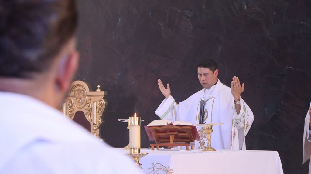 Presencia. El coordinador de los viajes papales llegó a Durango en días pasados.