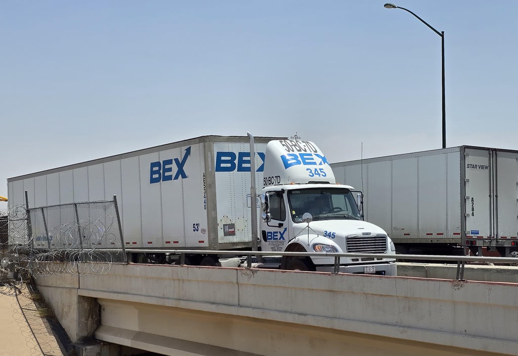 Suspenden el envío de paquetería de México a Estados Unidos