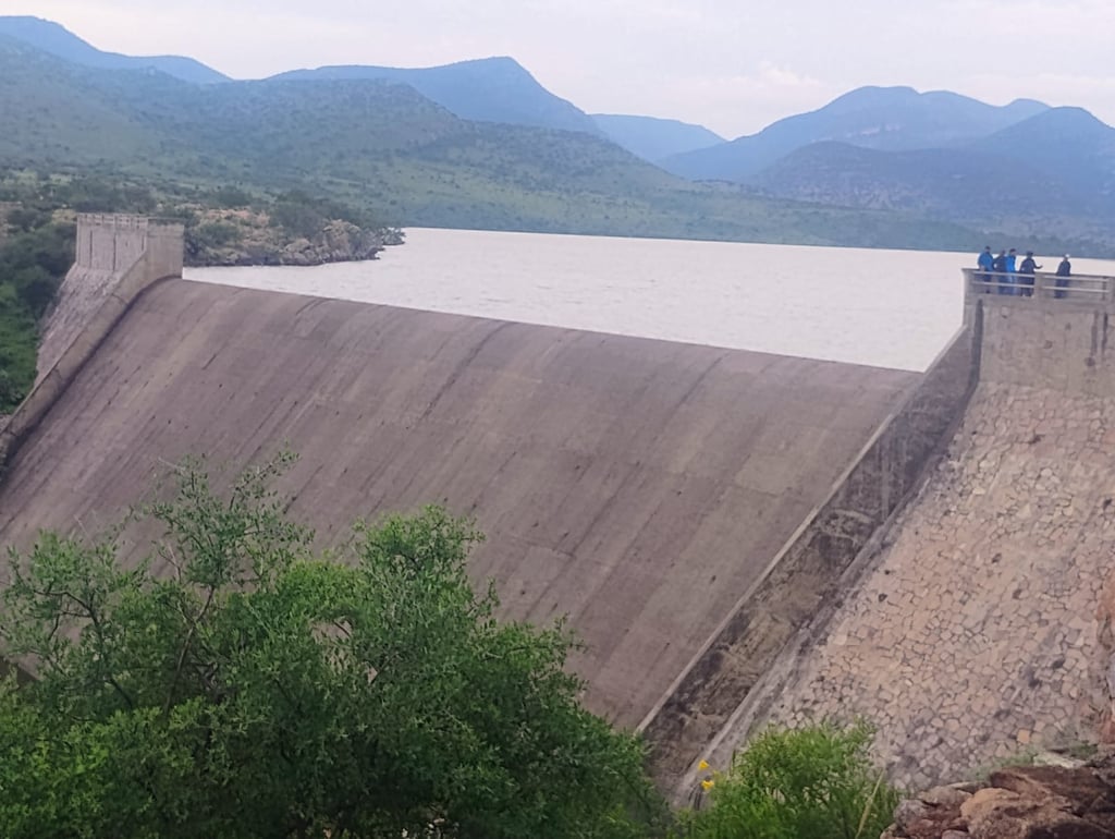 Alerta en poblados de Durango por derrame de dos presas